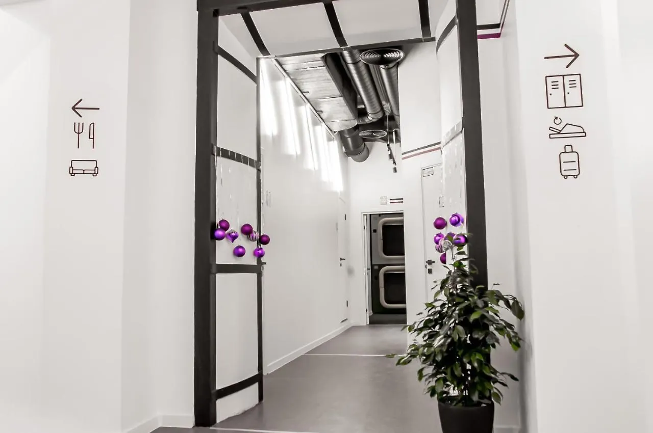 Av-2 Capsule Hotel كييف