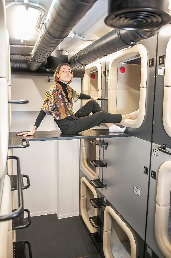 Av-2 Capsule Hotel Kyiv